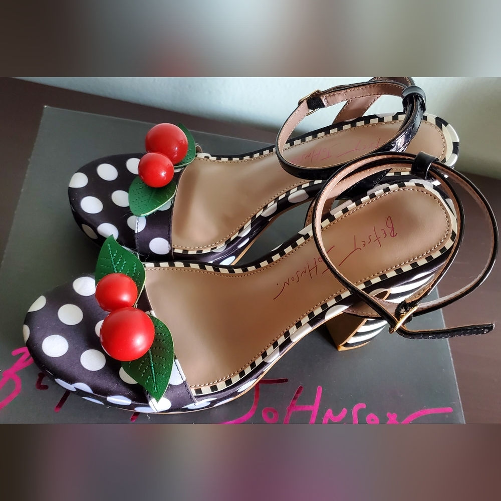 Betsey Johnson Judson Black&White Polka Dot Block Heel Platform Sandals Size 5.5 - Picture 3 of 7